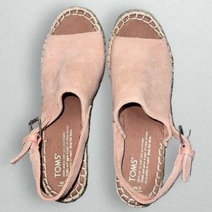 Tom’s • Peach Wedges • Women’s 7